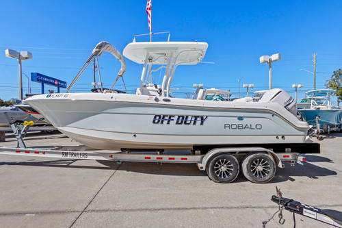 2018 Robalo 242 CC