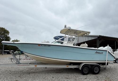 2004 Angler 2700