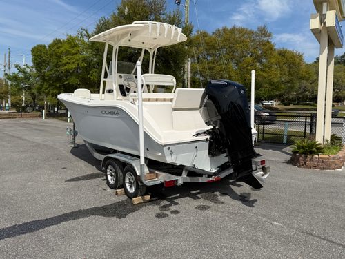 2022 Cobia 220 CC