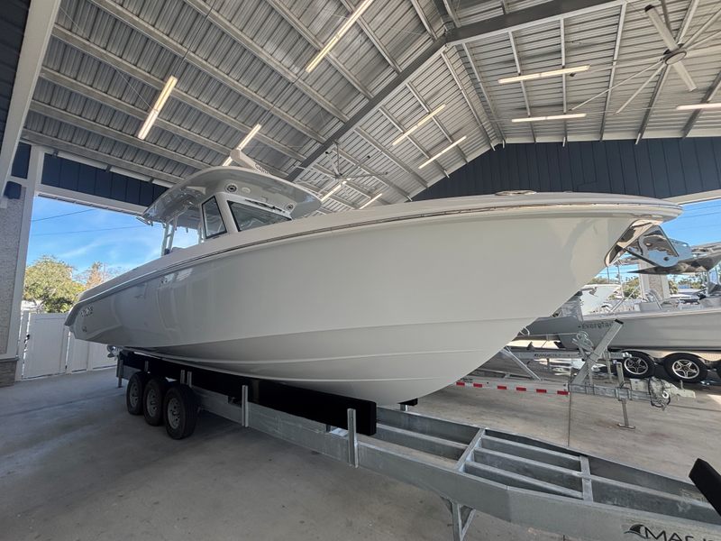 2025 Everglades 335 CC