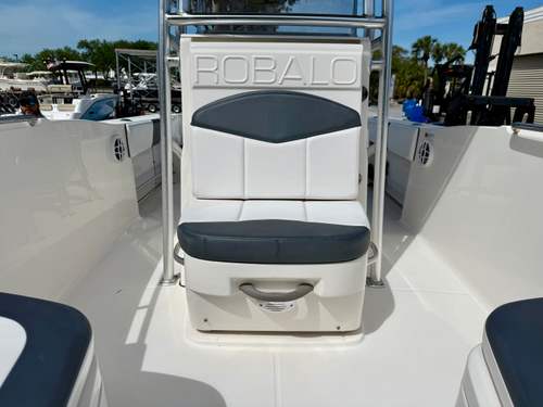 2021 Robalo 200 CC